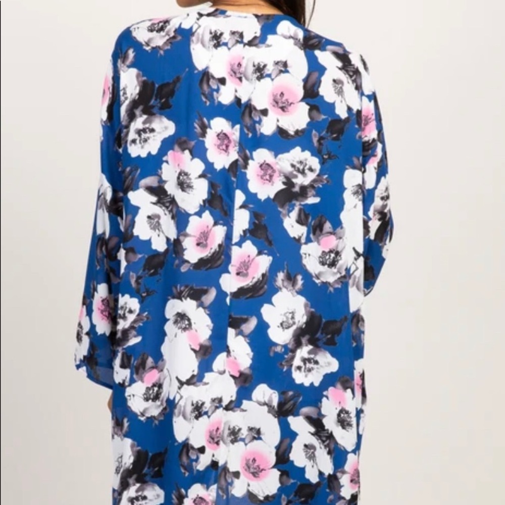 Pocketed blue floral print chiffon cover-up